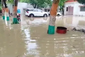 Kanpur Heavy Rain : भीषण बारिश से कानपुर का चौबेपुर थाना बना टापू,थानेदार हुए आक्रोशित