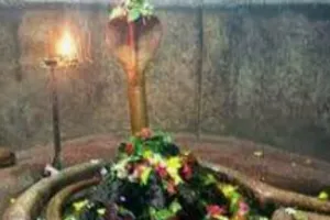 Lakshmaneshwar Mahadev : जानिए इस शिव मंदिर के शिवलिंग में क्यों हैं एक लाख छिद्र ! शेषावतार लक्ष्मण ने की थी पूजा