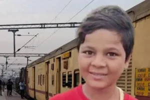 West Bengal Brave Boy: रेलवे ट्रैक पर 12 वर्षीय बच्चे ने किया कुछ ऐसा ! दुनिया भर में हो रही उसकी चर्चा
