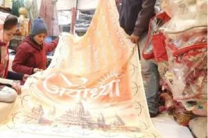 Kanpur News In Hindi: बाजार में बिक रही रही अयोध्या श्री राम मंदिर प्रिंटेड साड़ी की धूम ! ग्राहकों की डिमांड के चलते हुईं शार्टेज