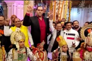 Wrestler Khali In Kanpur: कानपुर पहुँचे मशहूर रेसलर 