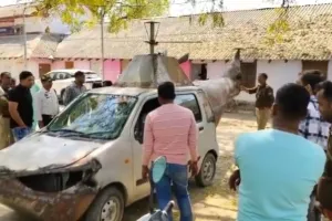 Ambedkar Nagar Car Helicopter: दो भाइयों का अनोखा कार-नामा ! सड़क पर चलने वाले वाहन को बना डाला उड़नखटोला