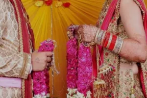 Sambhal News In Hindi: शादी समारोह के दौरान स्टेज पर दूल्हे द्वारा की गई इस हरकत से नाराज हुई दुल्हन ! शादी करने से कर दिया इंकार, फिर हुआ ये