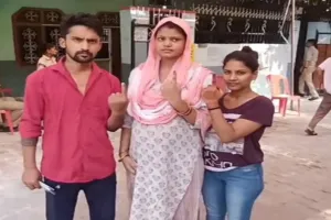 Kanpur Loksabha Election: मतदान के लिए गर्भवती महिला ने डिलीवरी की डेट बढ़वाई आगे ! कहा पहले मतदान जरूरी, पहली दफा वोट डालने पर उत्सुक