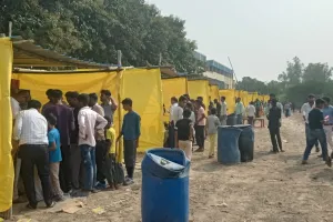Fatehpur News: फतेहपुर की पटाखा मंडी में आग के बाद भी प्रशासन लापरवाह! बिक रहा है प्रतिबंधित दईमार पटाखा